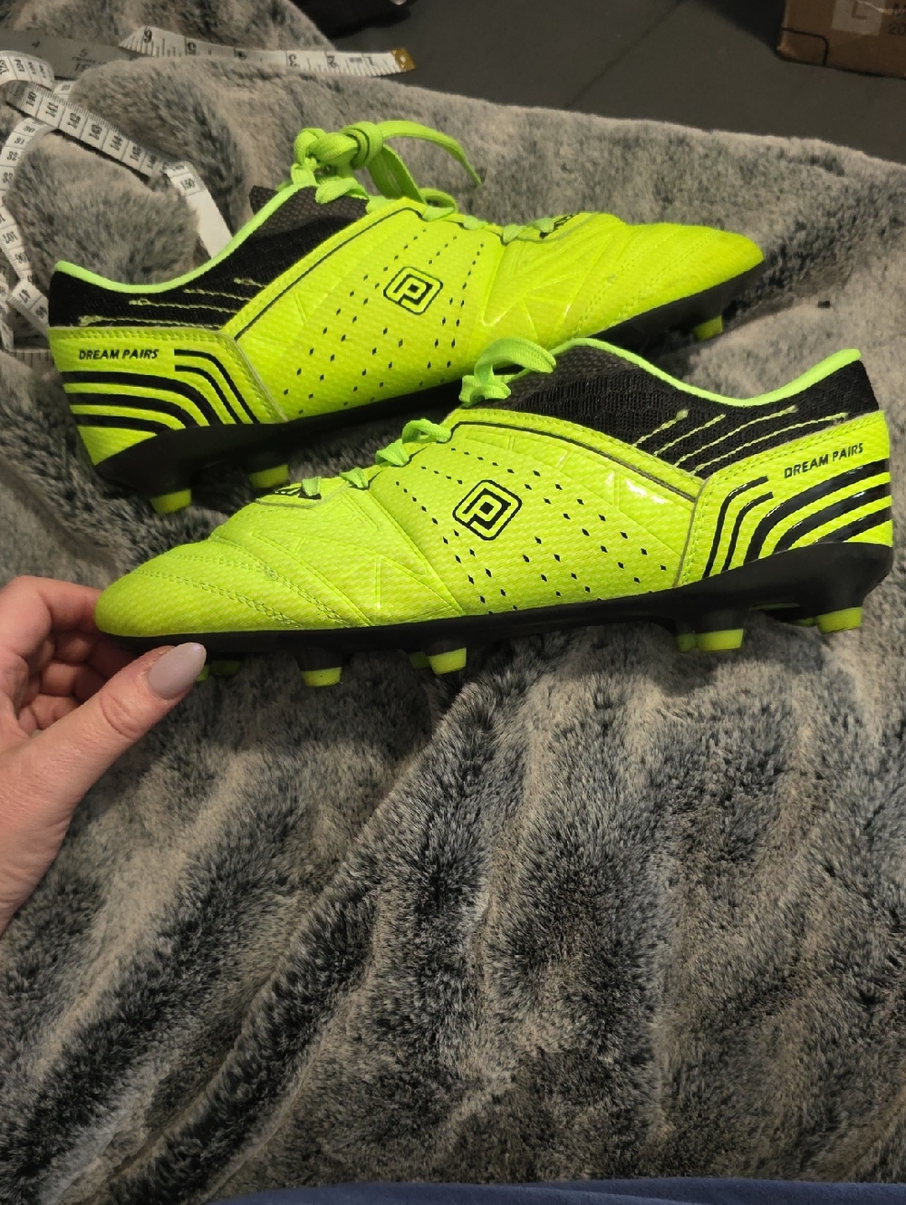 Dream Pairs Neon Yellow and Black Soccer Cleats
